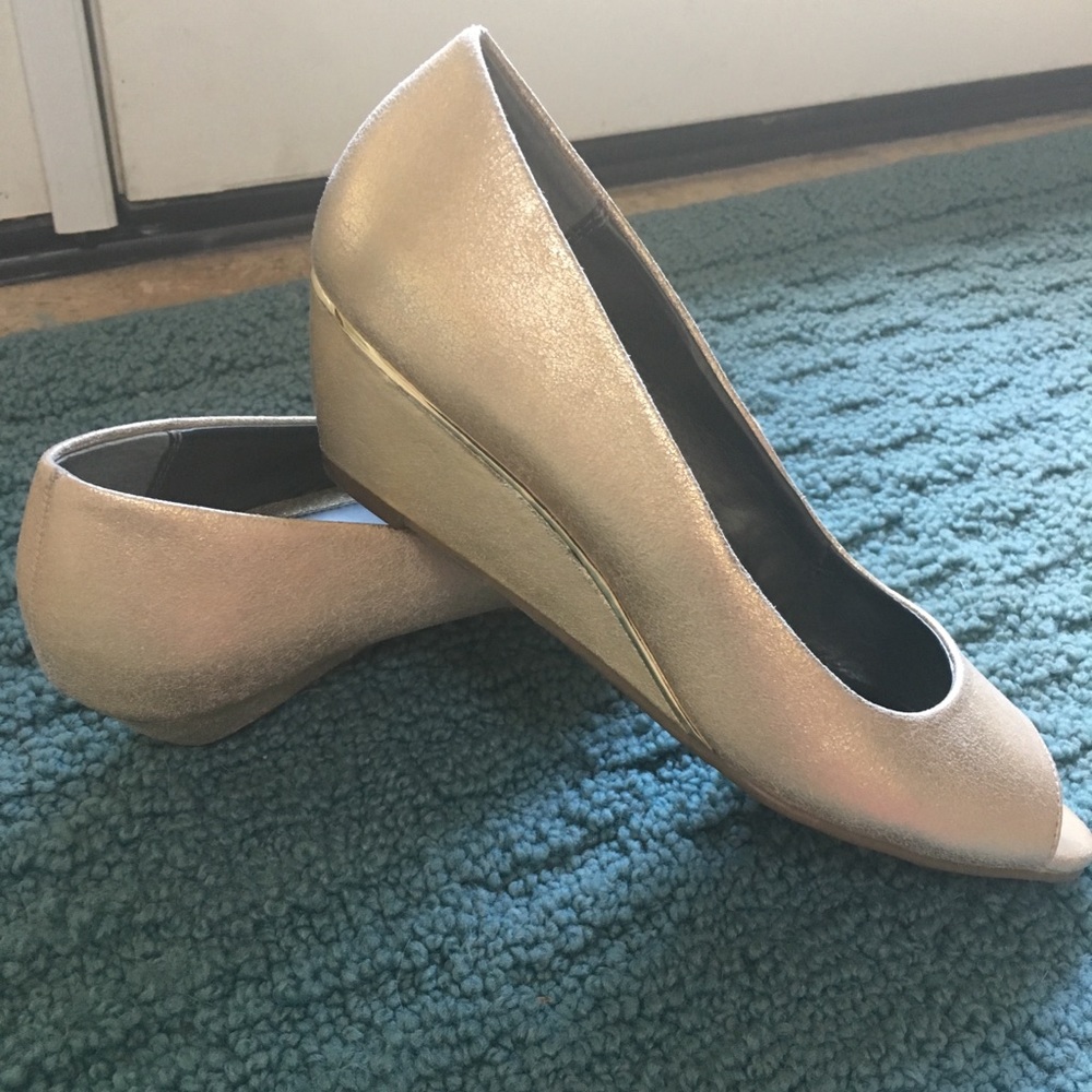 Metallic peep toes